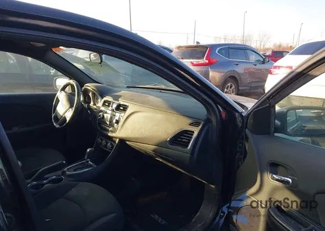 2012 Chrysler 200 Touring из США, поврежденный, VIN 1C3CCBBB2CN175912